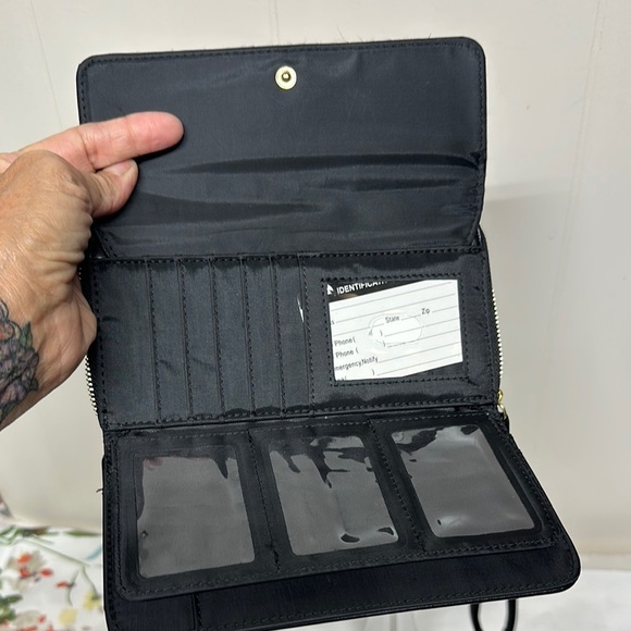 Time and Tru Black and Gold Wallet with Sleek Design - Picture 6 of 13